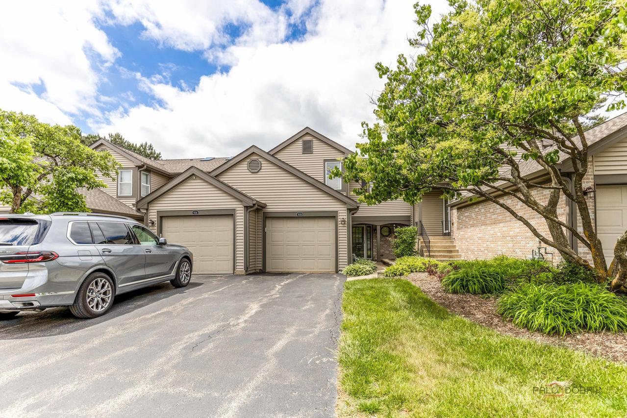 978 Buttercreek Ct., Hoffman Estates, IL 60169