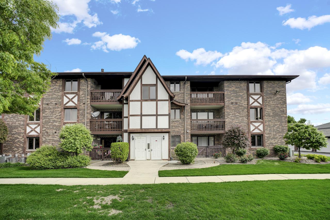 5630 W 103rd St. #308, Oak Lawn, IL 60453