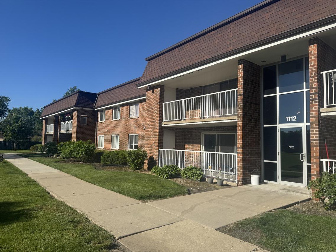 1112 Westover Ln. #1B, Schaumburg, IL 60193