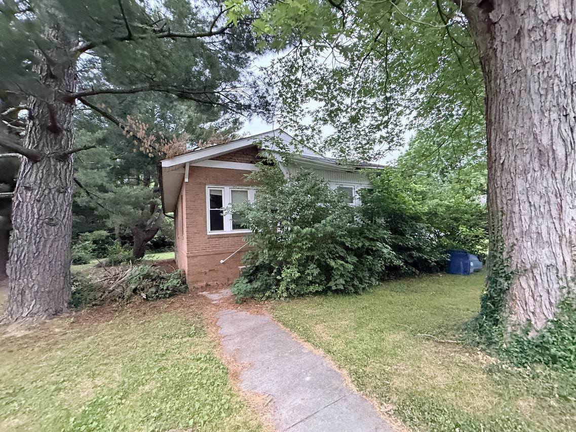 109 S Meadow St., Royalton, IL 62983