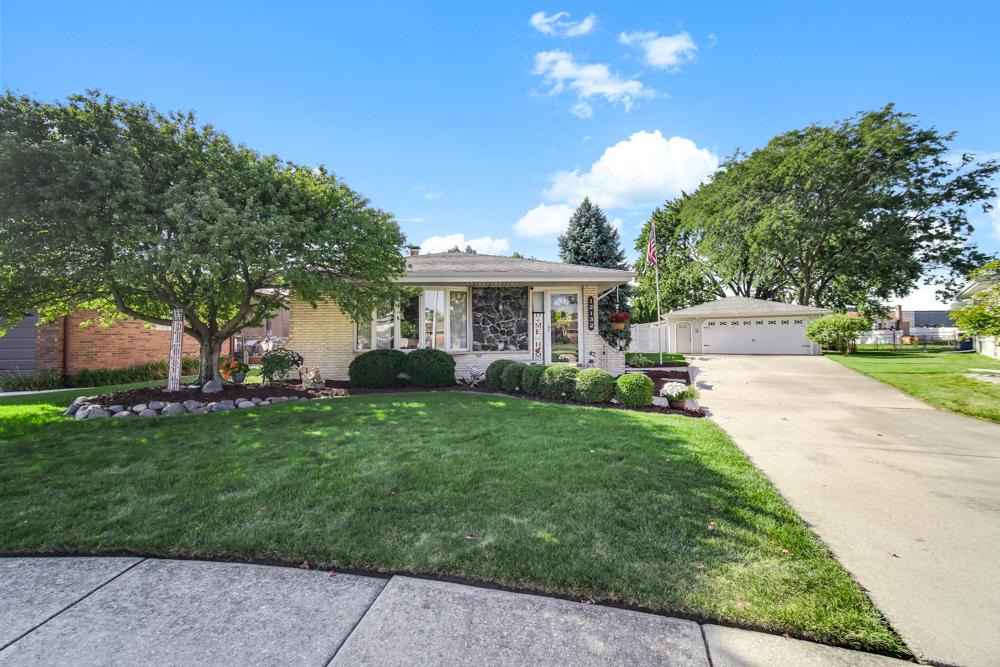 12132 S James Dr., Alsip, IL 60803