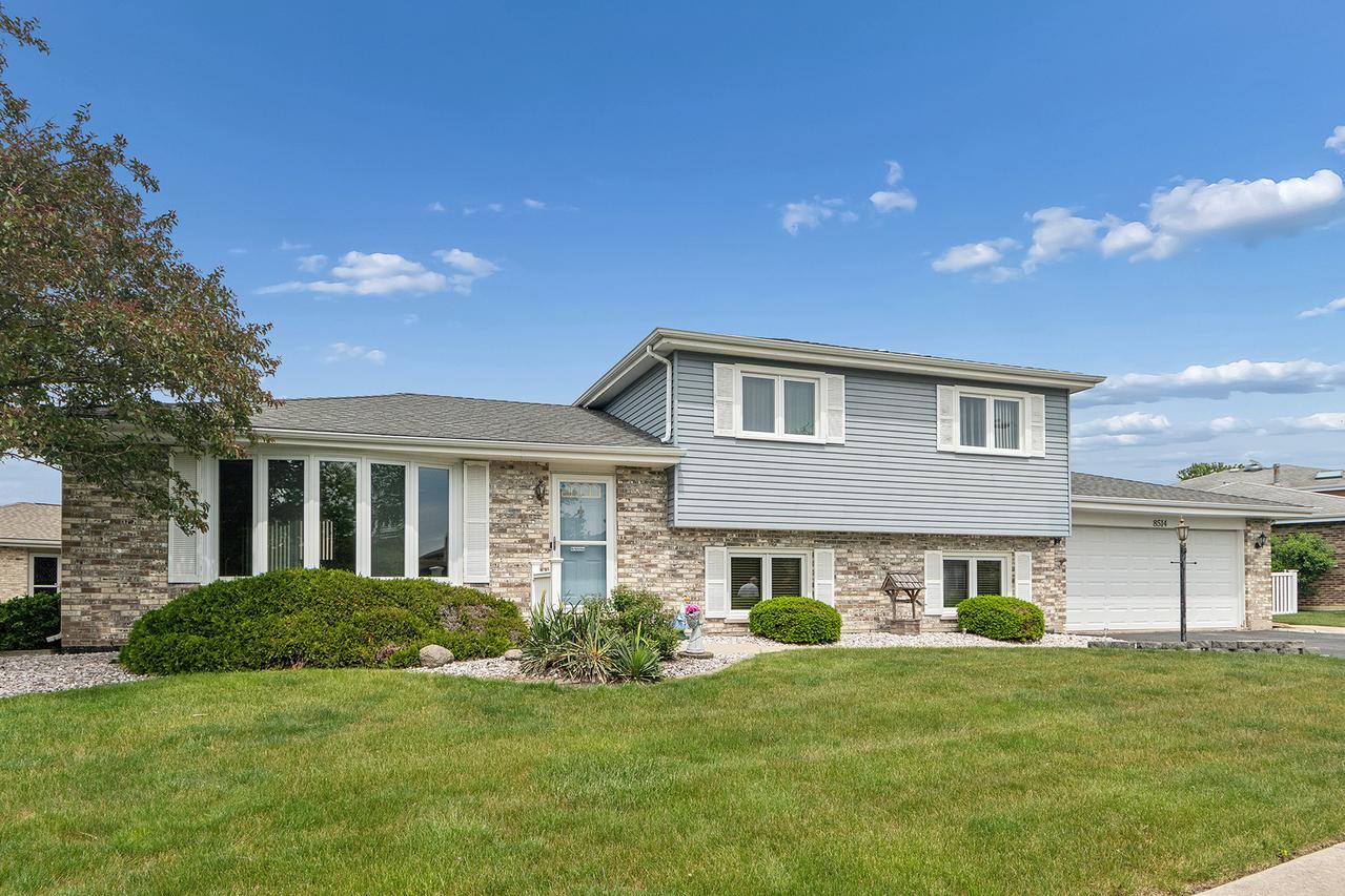 8514 161st St., Tinley Park, IL 60487
