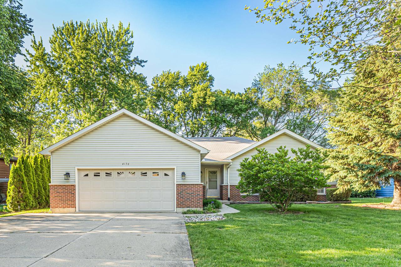 4176 Kenwood Ave., Gurnee, IL 60031