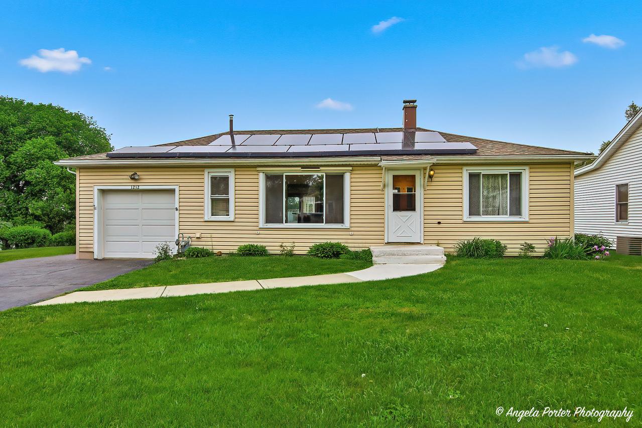 1212 Cherry St., Lake In The Hills, IL 60156