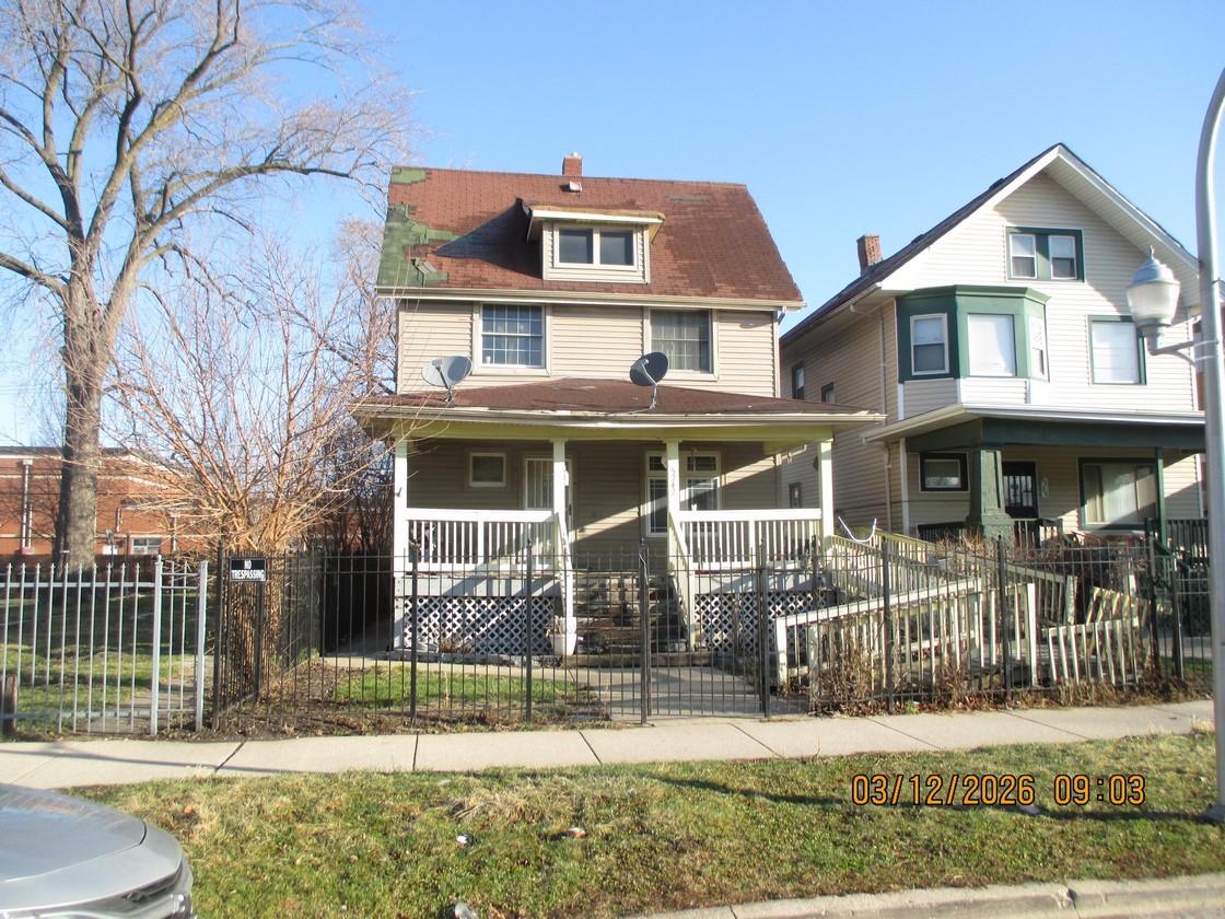 5242 W Monroe St., Chicago, IL 60644