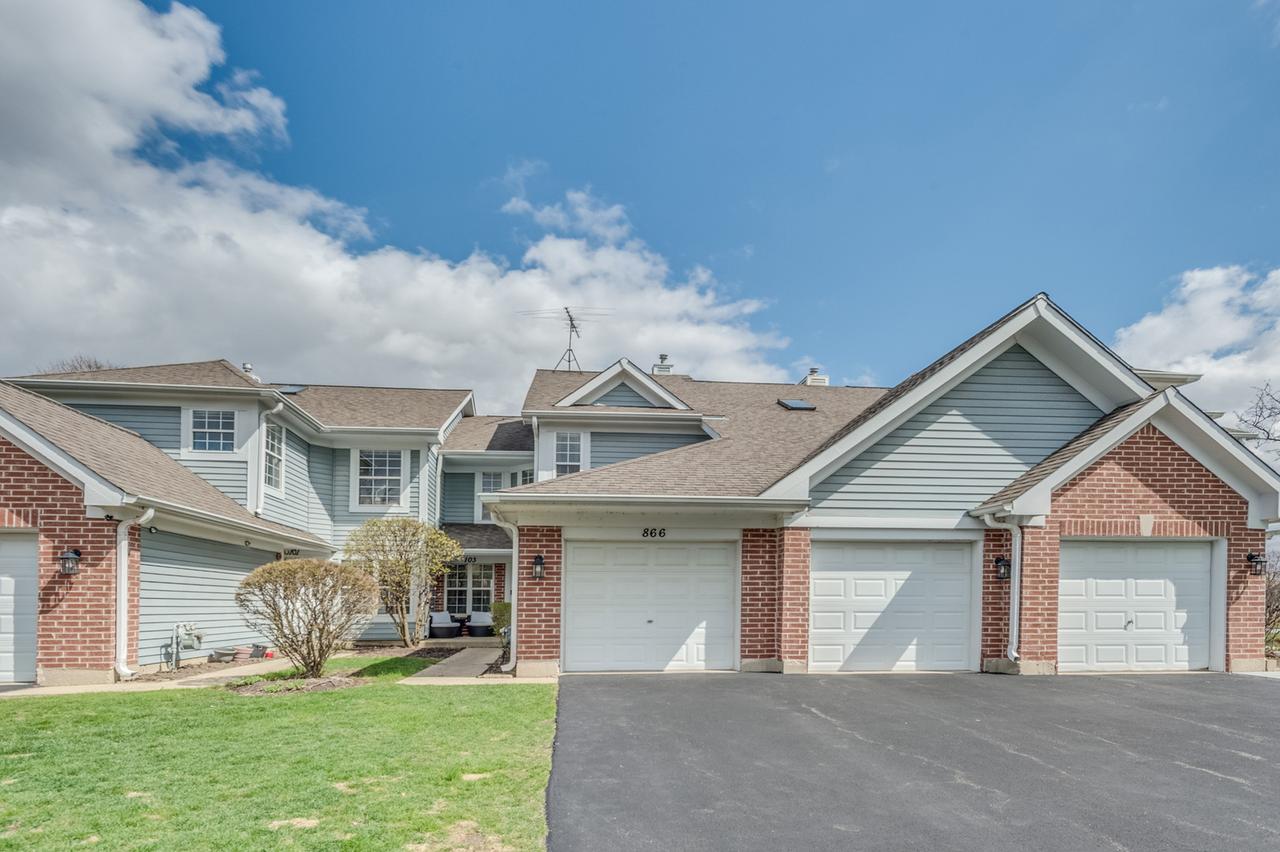 866 Pas Ct. #103, Naperville, IL 60563