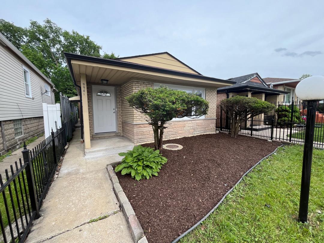 9941 S La Salle St., Chicago, IL 60628