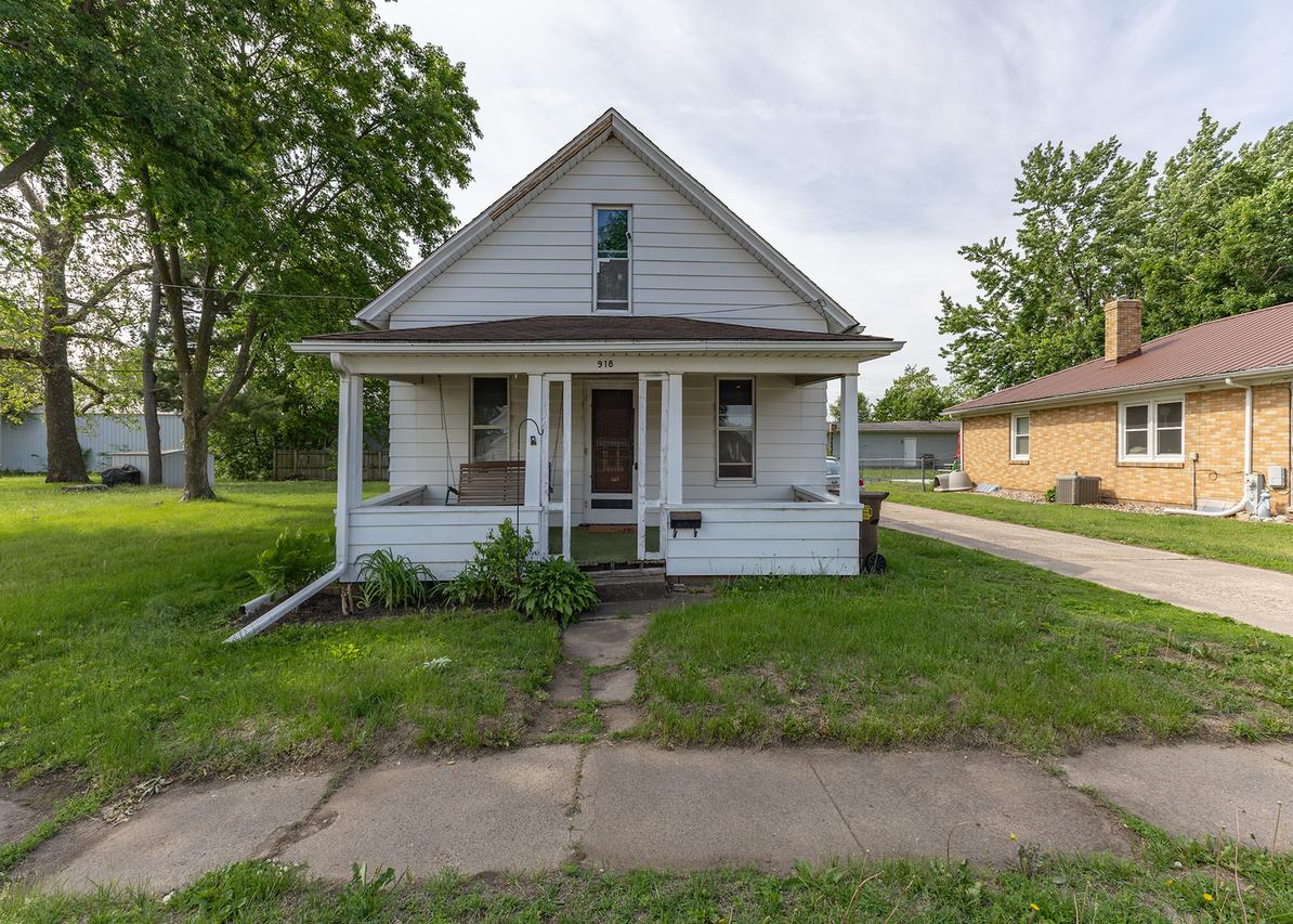 918 16th Ave., Fulton, IL 61252