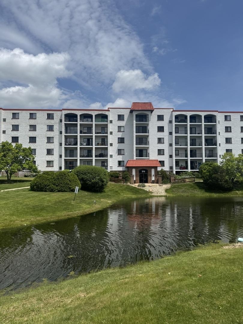 375 Plum Creek Dr. #402, Wheeling, IL 60090