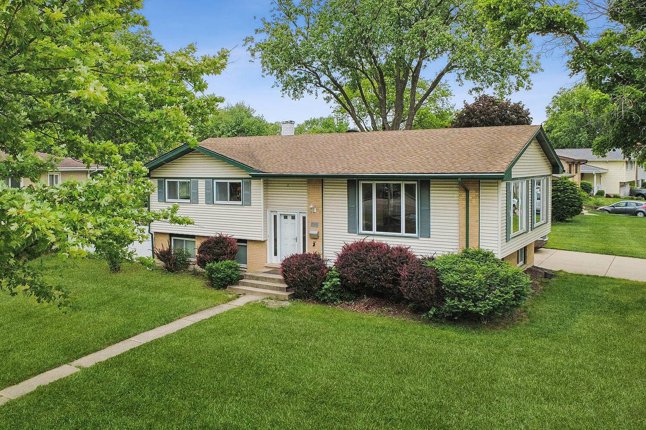 900 Arthur Dr., Lombard, IL 60148