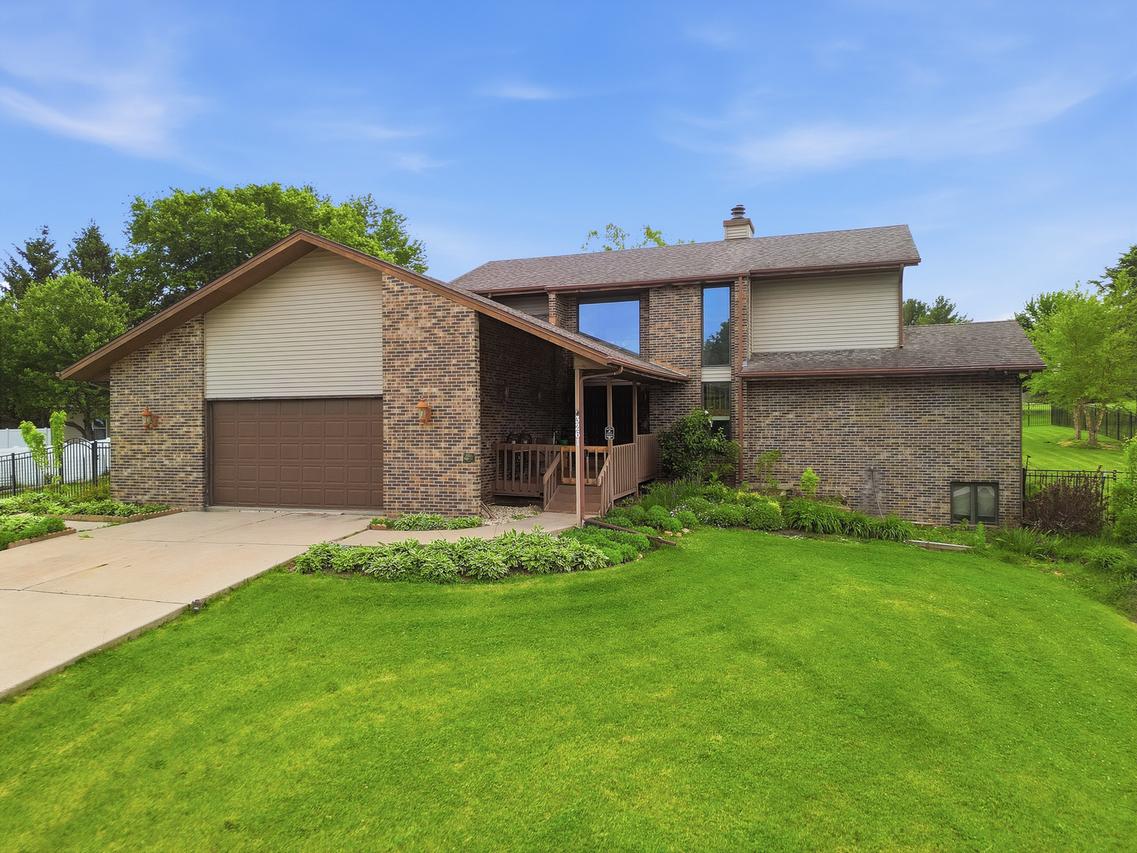 3261 N Silver Ridge Dr., Oregon, IL 61061