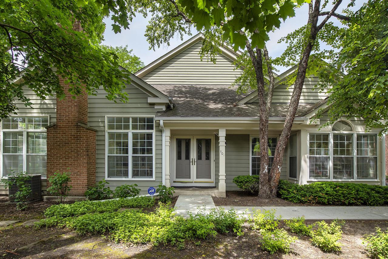 301 Princeton Ln., Glenview, IL 60026