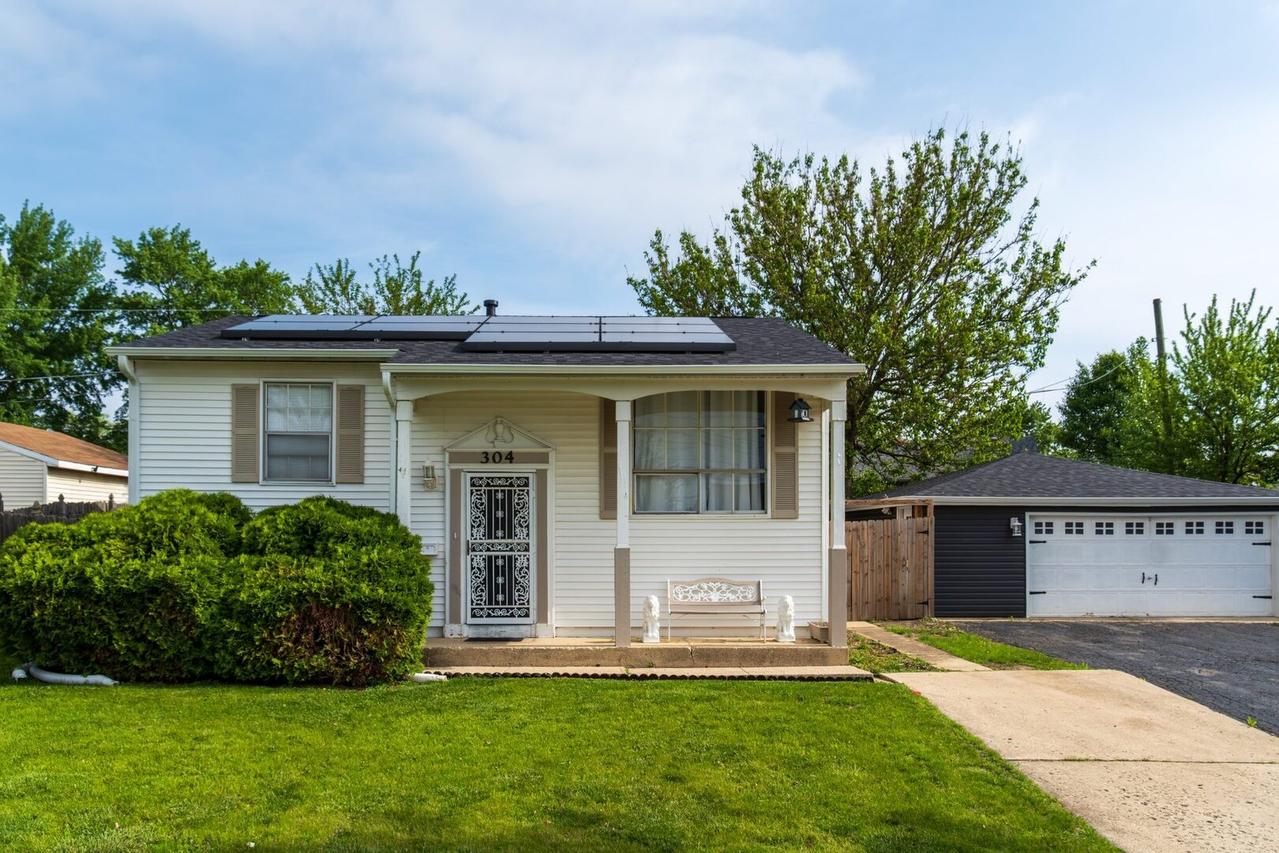 304 Hamrick Ave., Romeoville, IL 60446