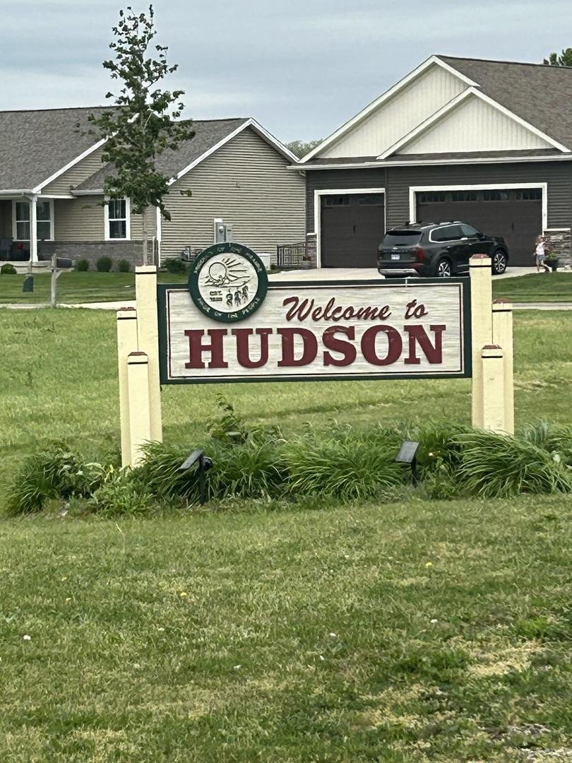 102 Blue Bird Ct., Hudson, IL 61748