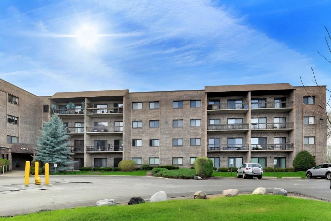 1400 N Elmhurst Rd. #319, Mount Prospect, IL 60056