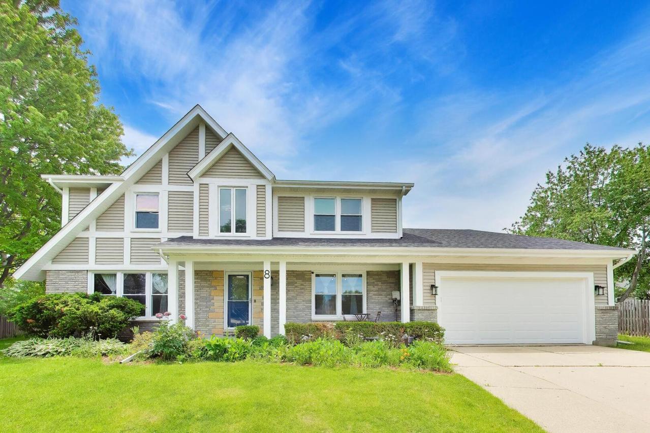 8 Hampton Ct., Mundelein, IL 60060