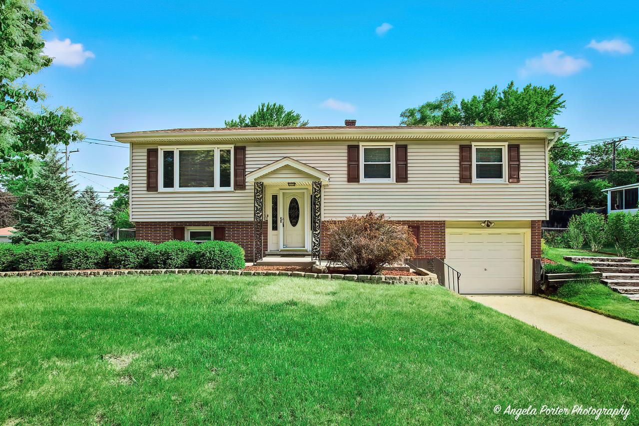 2208 Algonquin Rd., Fox River Grove, IL 60021