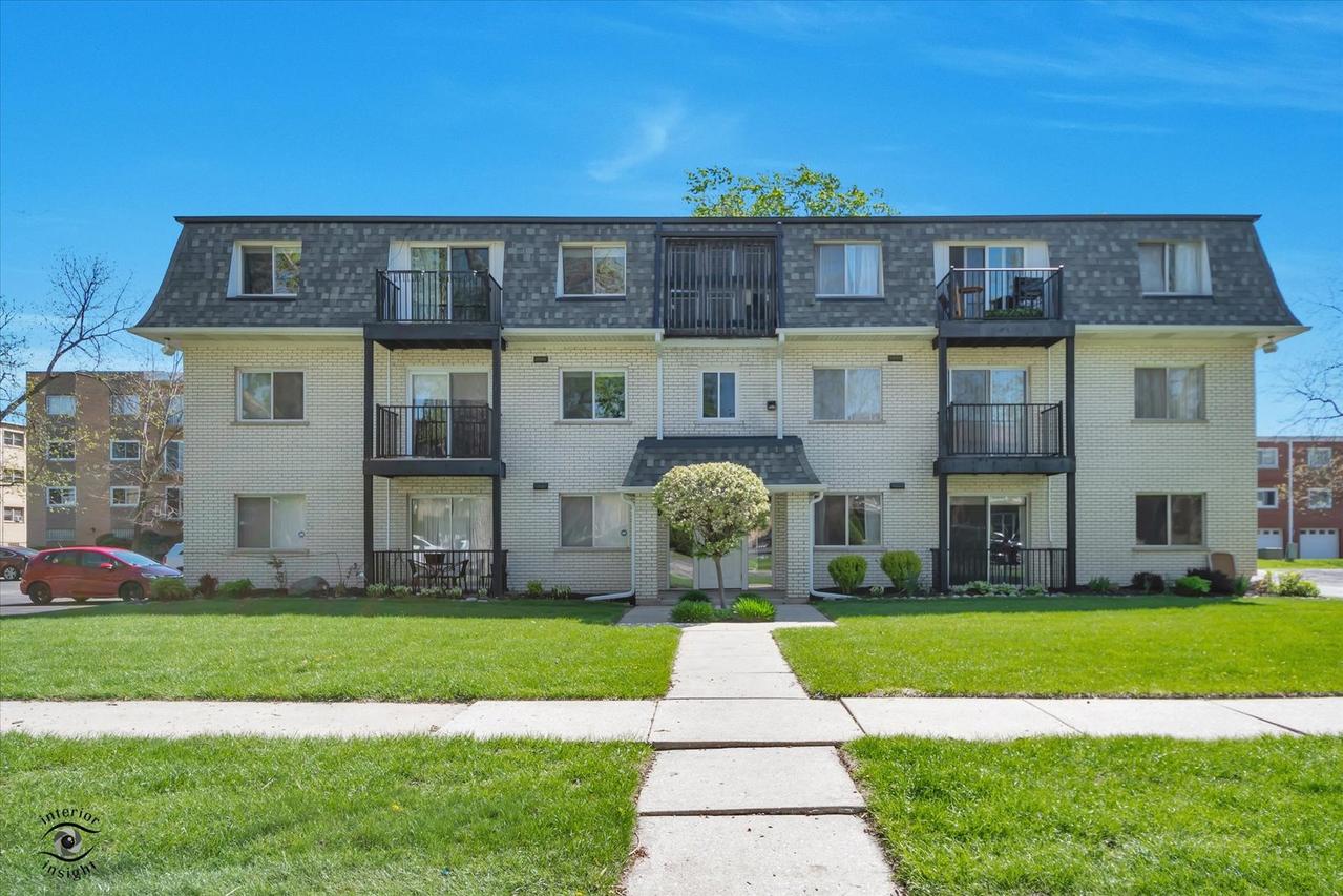 9621 S Karlov Ave. #301, Oak Lawn, IL 60453