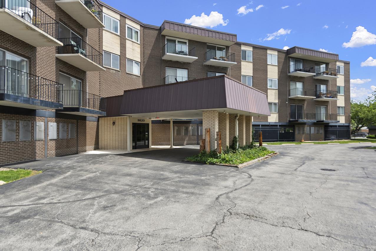 9820 S Pulaski Rd. #203, Oak Lawn, IL 60453