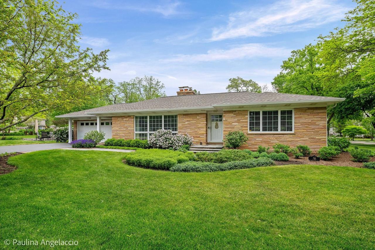 746 S Grove Ave., Barrington, IL 60010