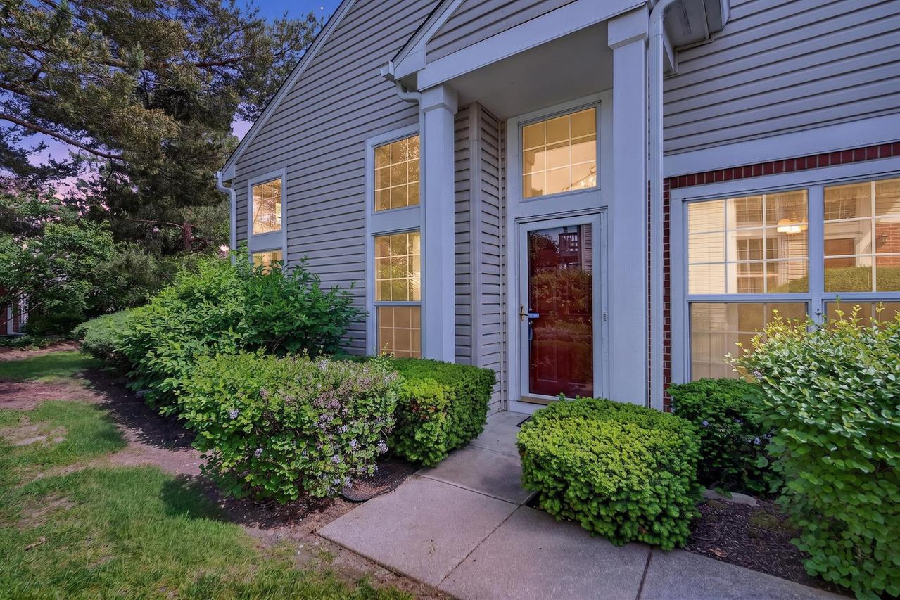 782 Old Checker Rd., Buffalo Grove, IL 60089