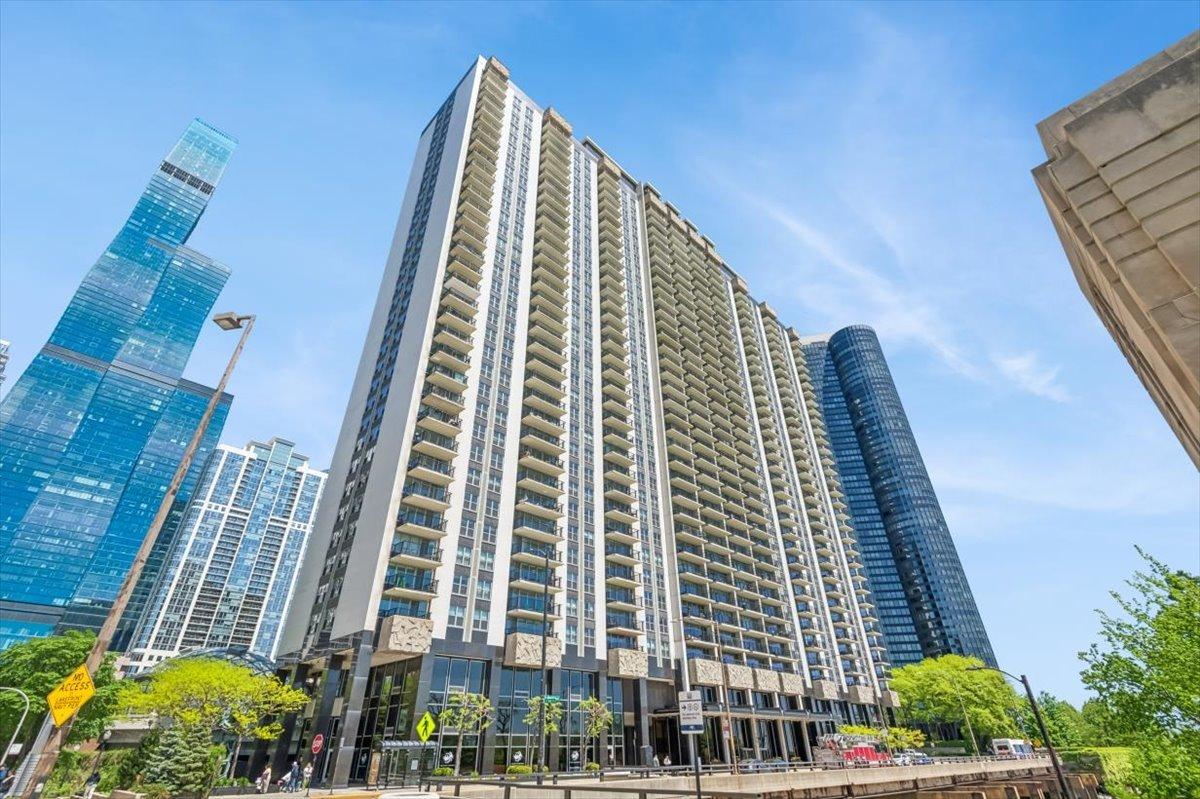 400 E Randolph St. #1518, Chicago, IL 60601