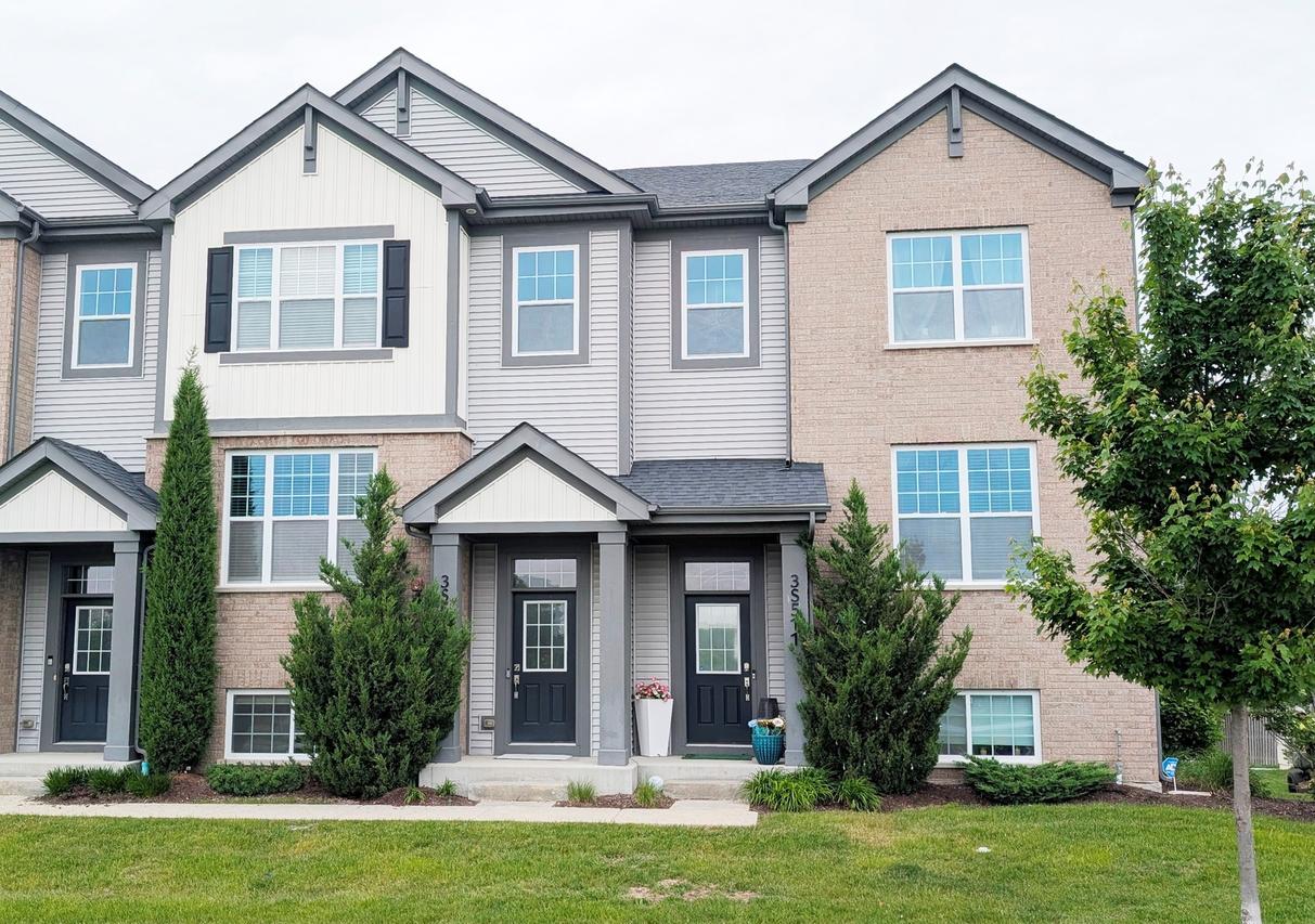 3S513 Barkley Ave., Warrenville, IL 60563
