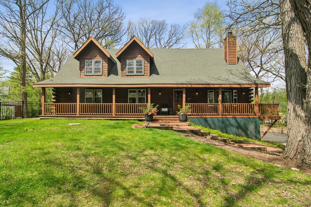 200 Wildwood Ln., Fox River Grove, IL 60021