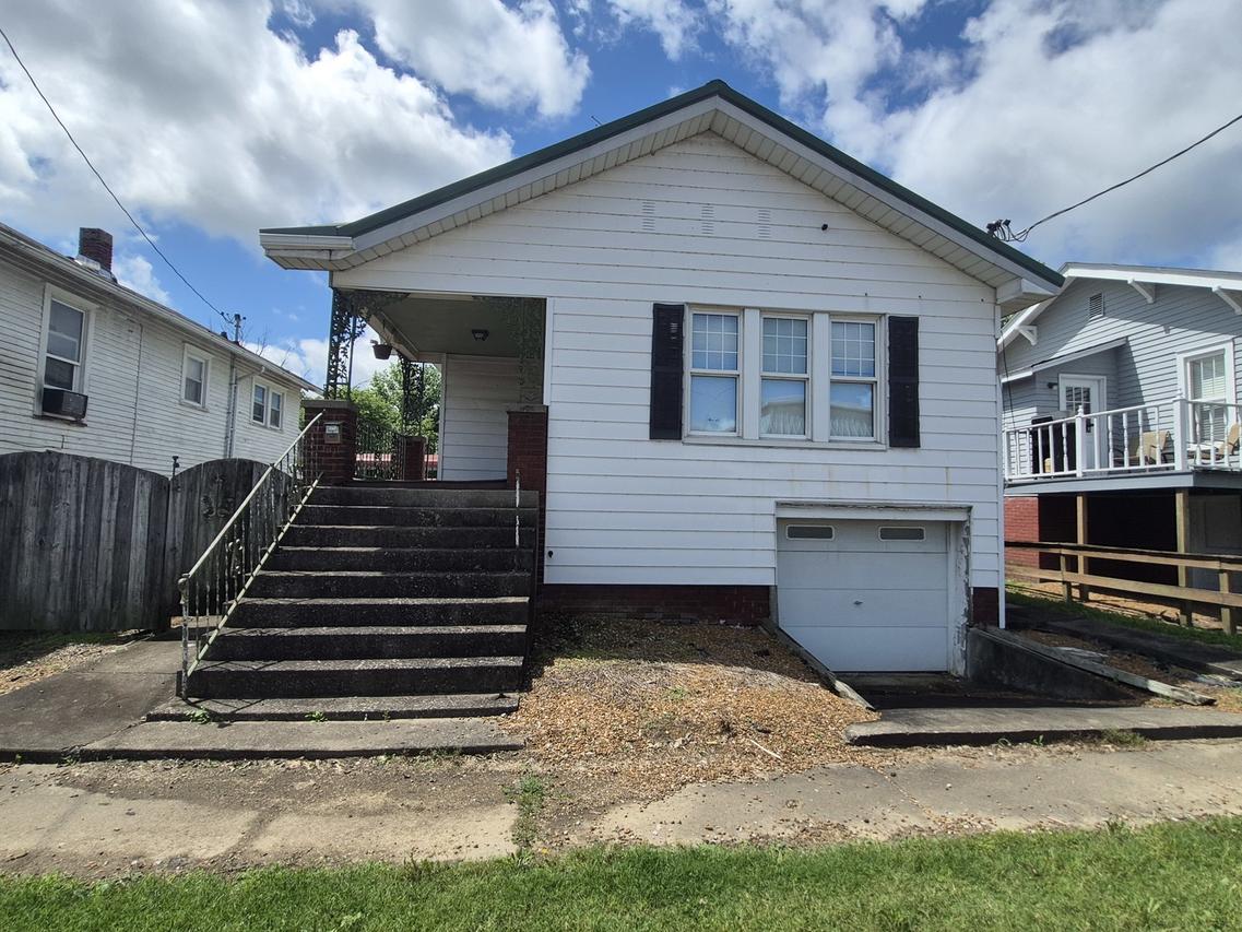27 Baker St., Harrisburg, IL 62946