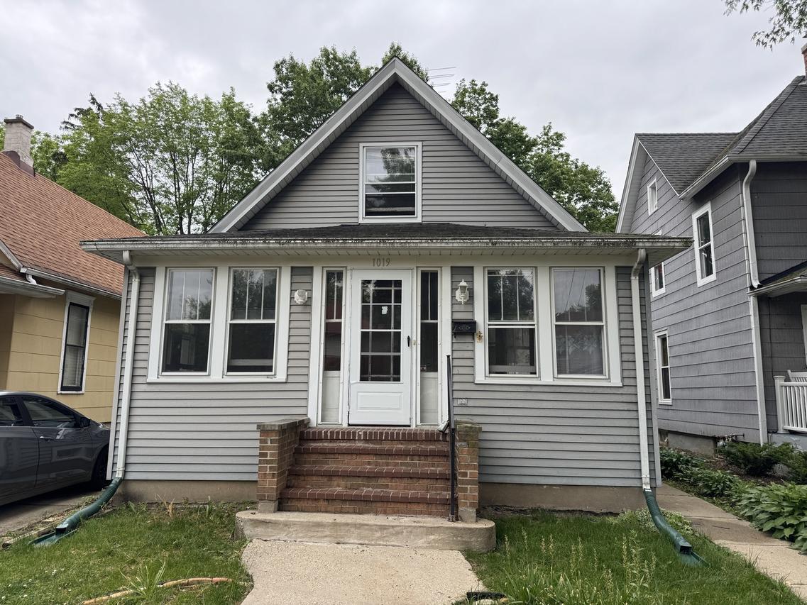 1019 Prospect St., Elgin, IL 60120