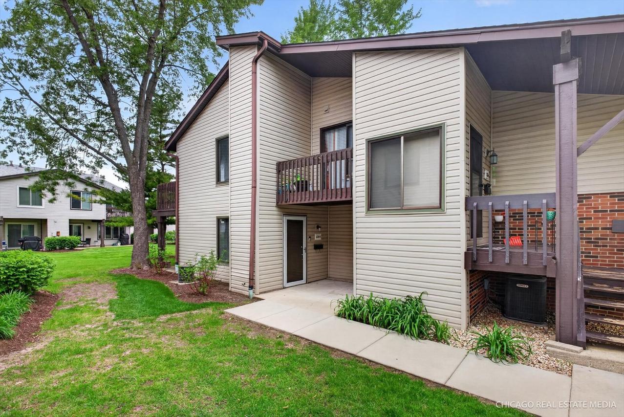 1326 Kingsbury Dr. #6, Hanover Park, IL 60133