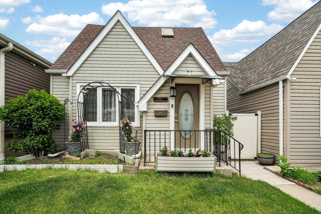 6602 W Montrose Ave., Harwood Heights, IL 60706