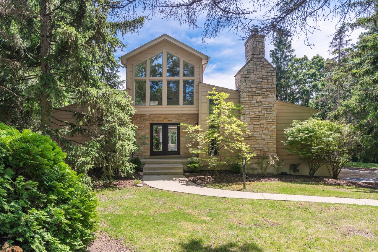 3N010 Lakeview Ct., West Chicago, IL 60185