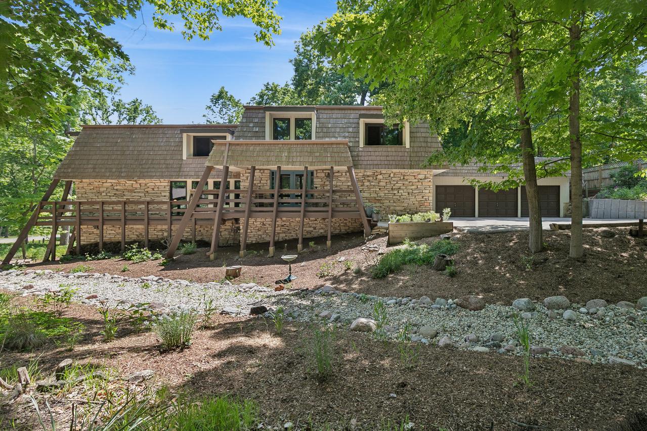 32433 N Forest Dr., Grayslake, IL 60030