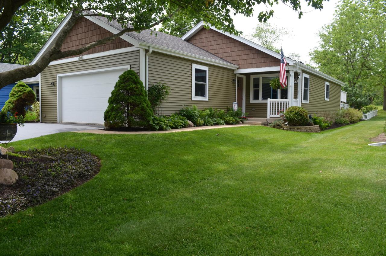 3813 Illinois St., Crystal Lake, IL 60014