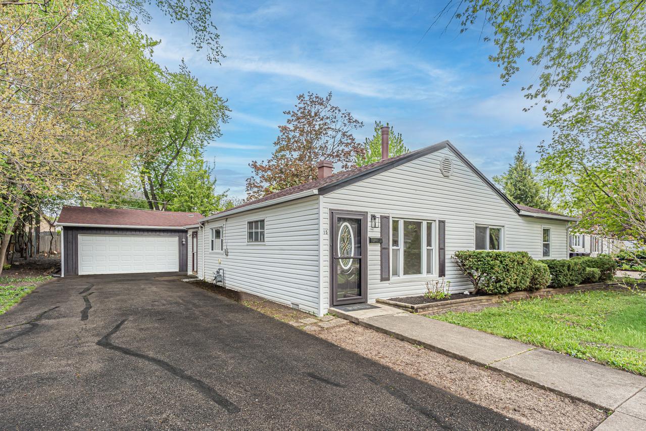 15 Johnathan Rd., Lake Zurich, IL 60047