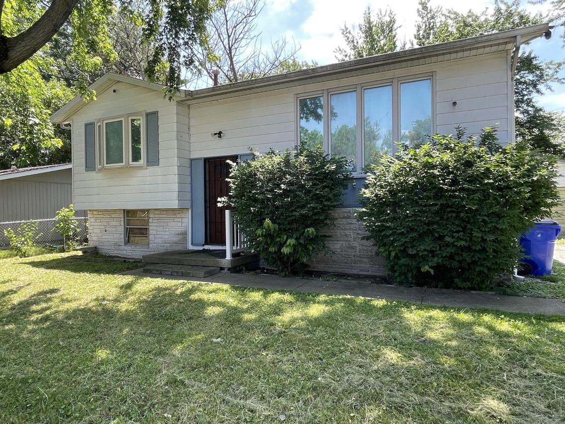 3265 Robin Dr., Decatur, IL 62526