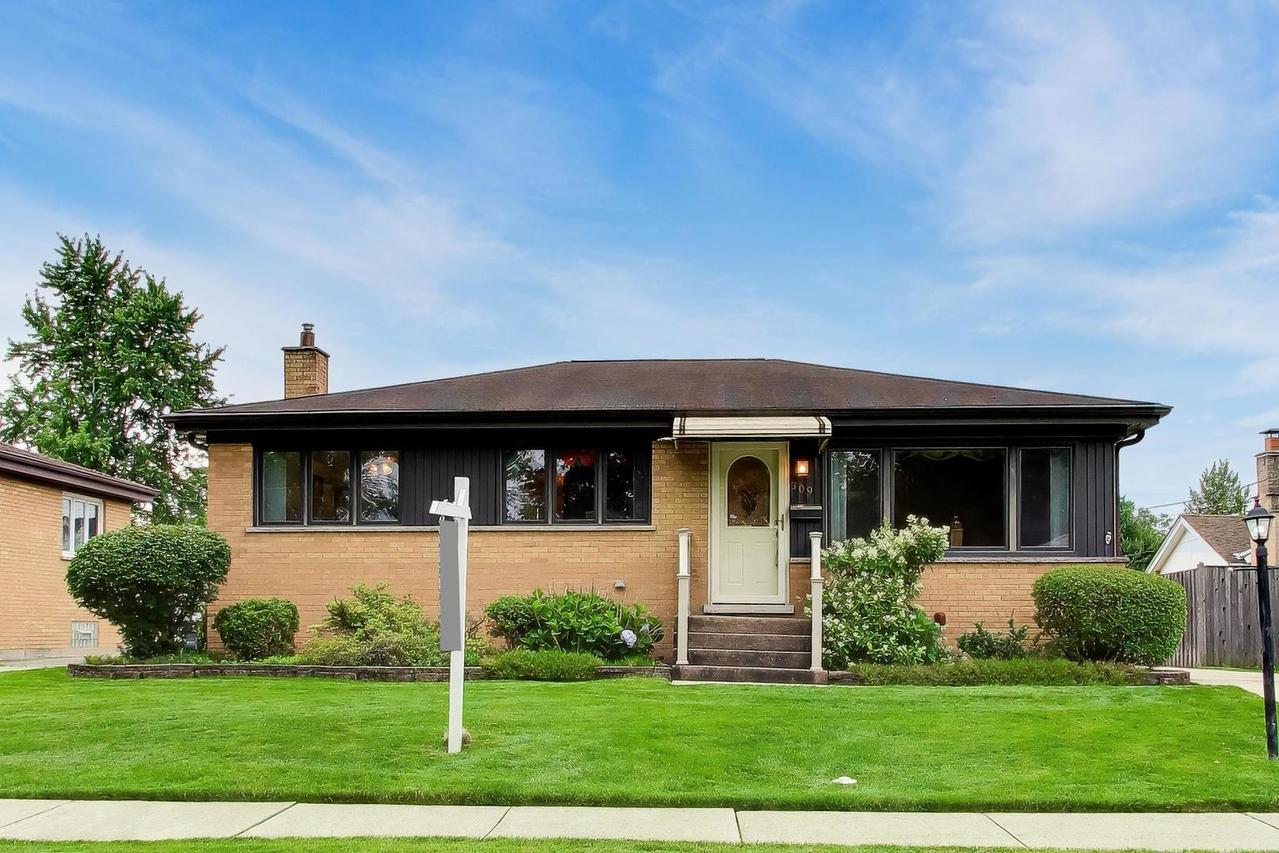 309 Wisconsin Dr., Des Plaines, IL 60016