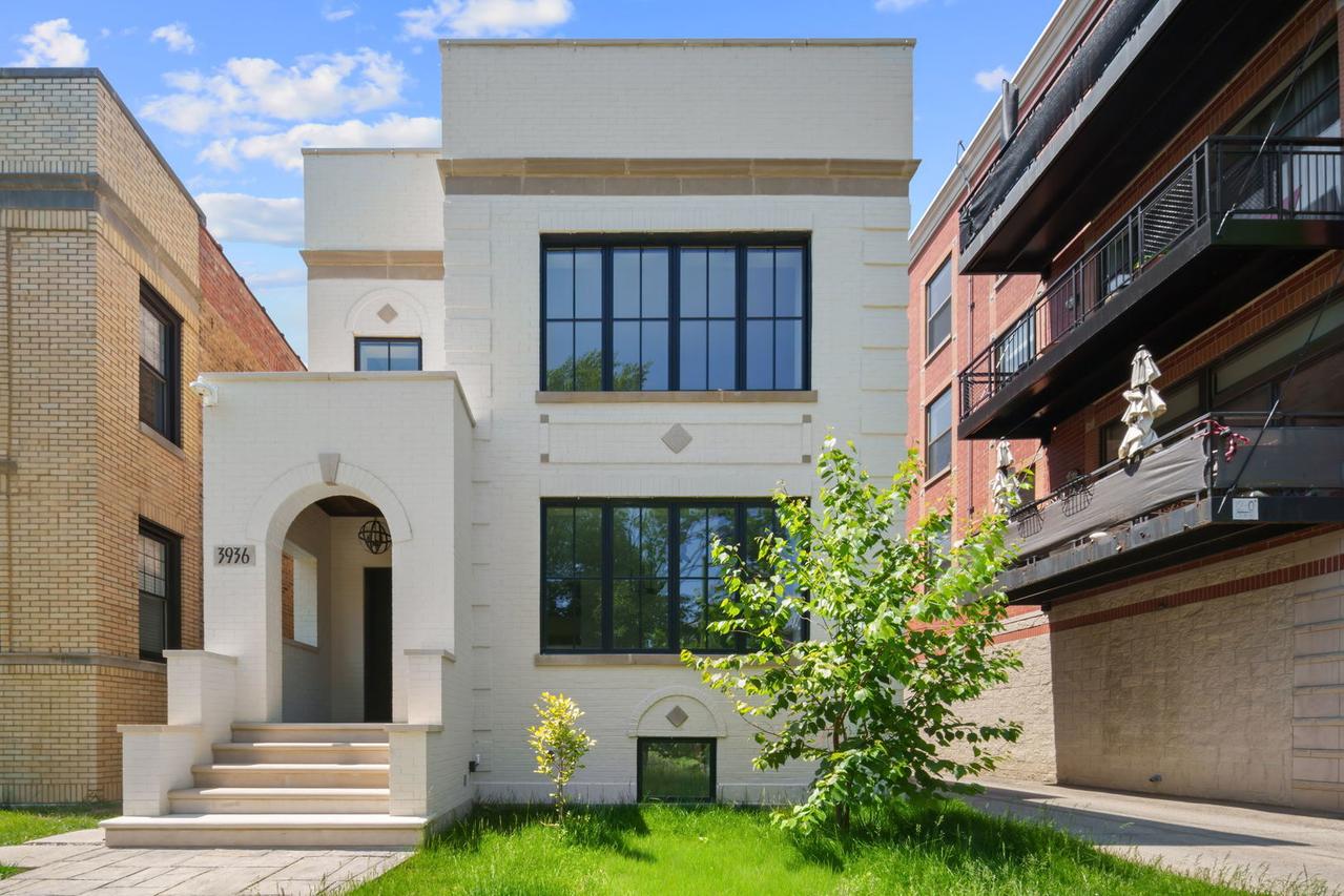 3936 N Claremont Ave., Chicago, IL 60618
