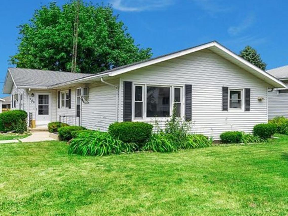 709 W Mckinley St., Harvard, IL 60033
