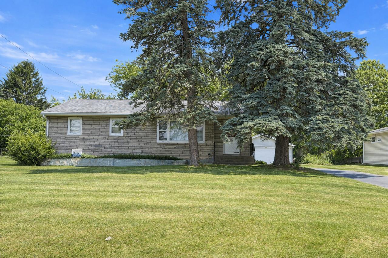 605 Pyott Rd., Lake In The Hills, IL 60156
