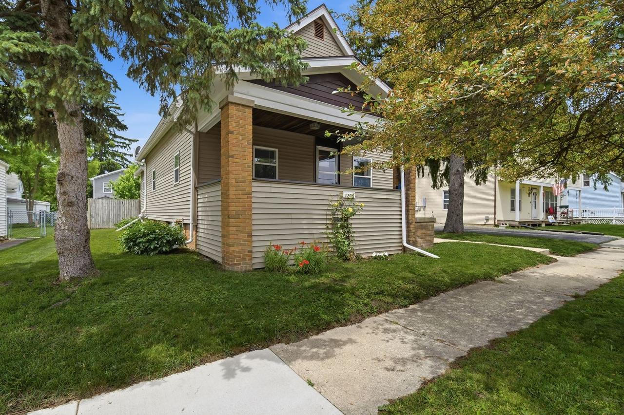 1205 S Lee St., Bloomington, IL 61701