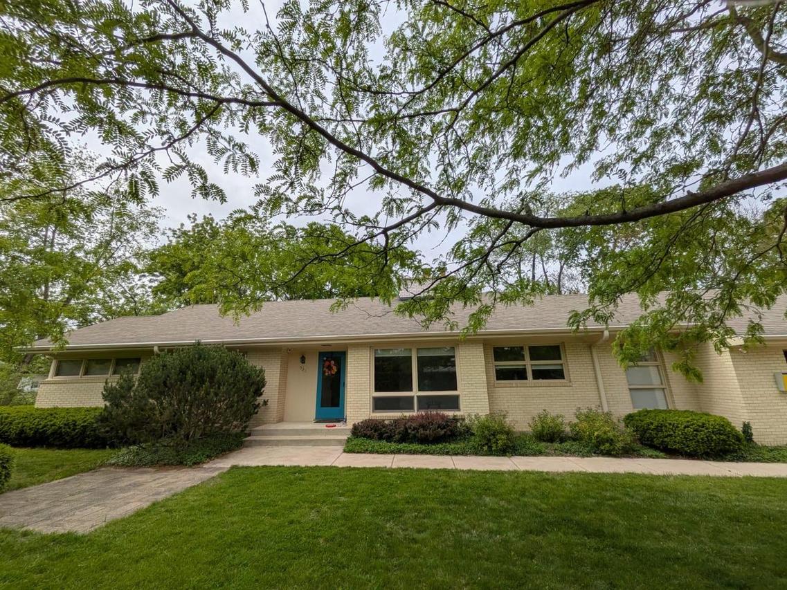 521 College Ter., Dekalb, IL 60115