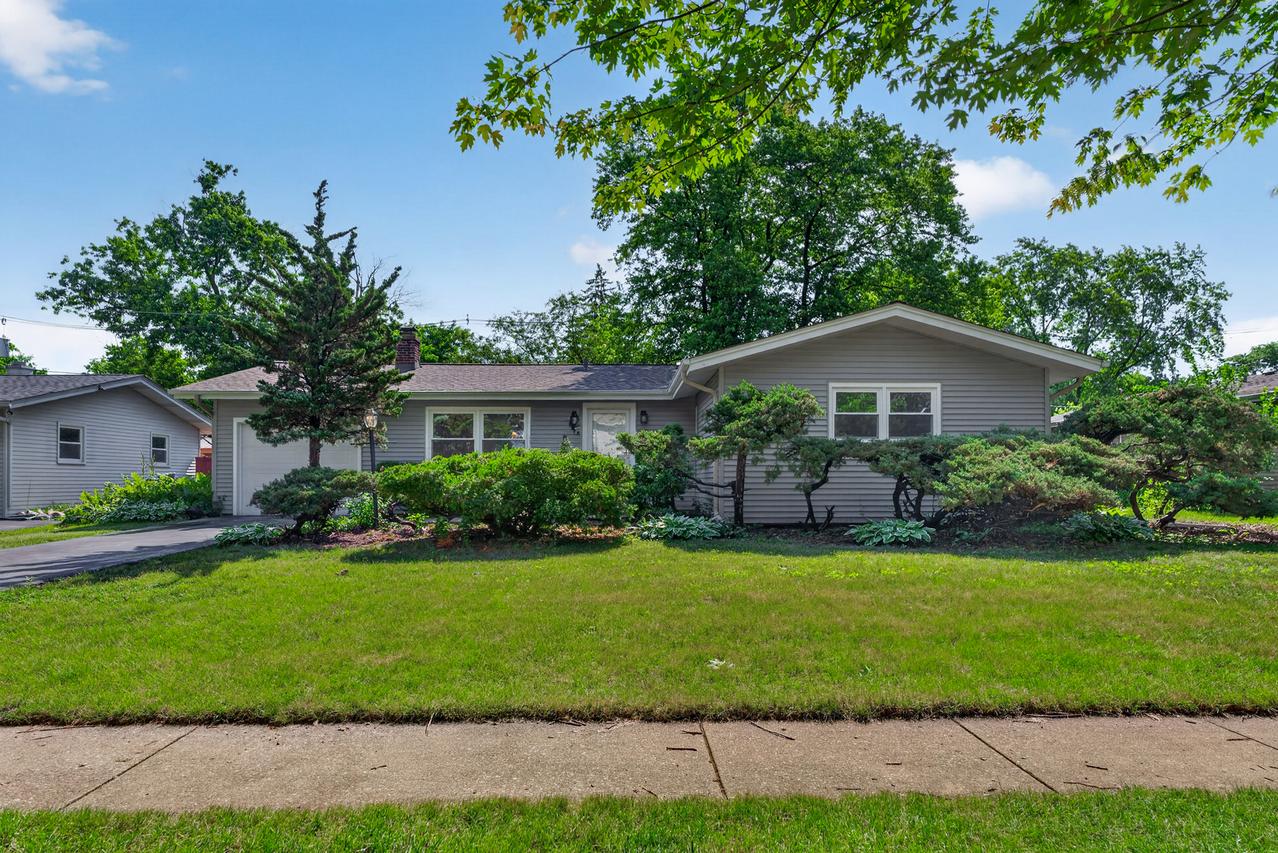 262 S 19th St., St. Charles, IL 60174