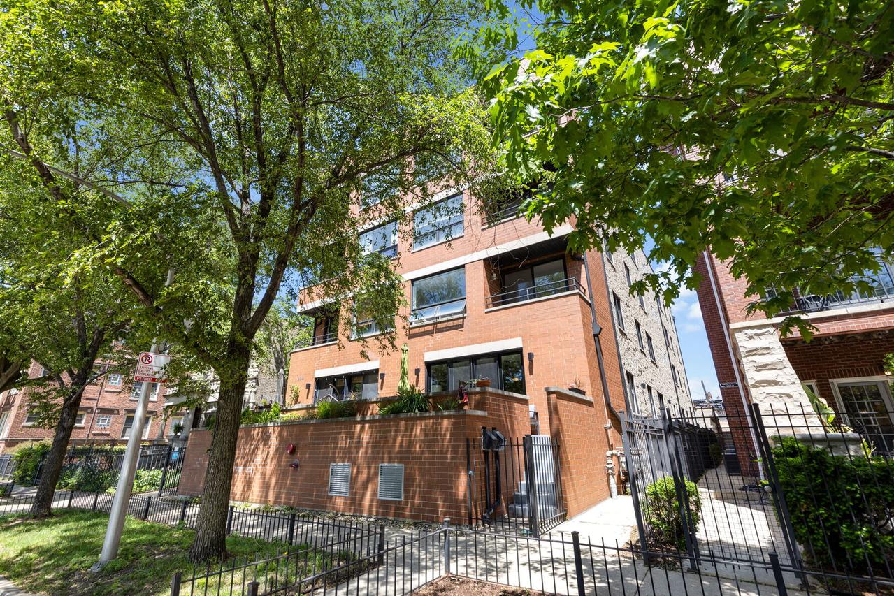 934 W Cuyler Ave. #4B, Chicago, IL 60613