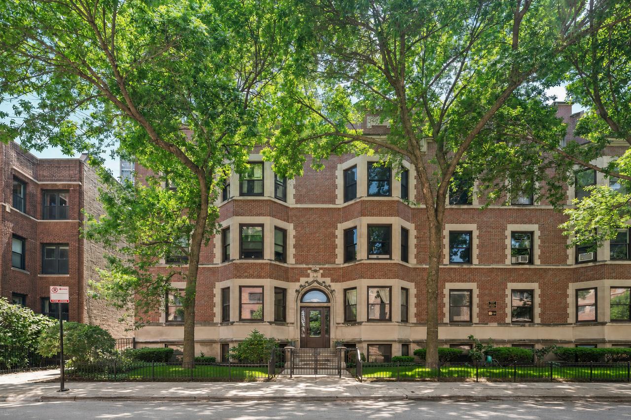 707 W Bittersweet Pl. #K1, Chicago, IL 60613
