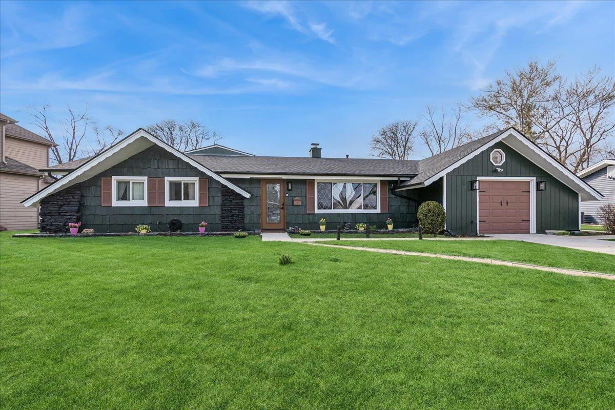 1923 Warwick Ln., Schaumburg, IL 60193