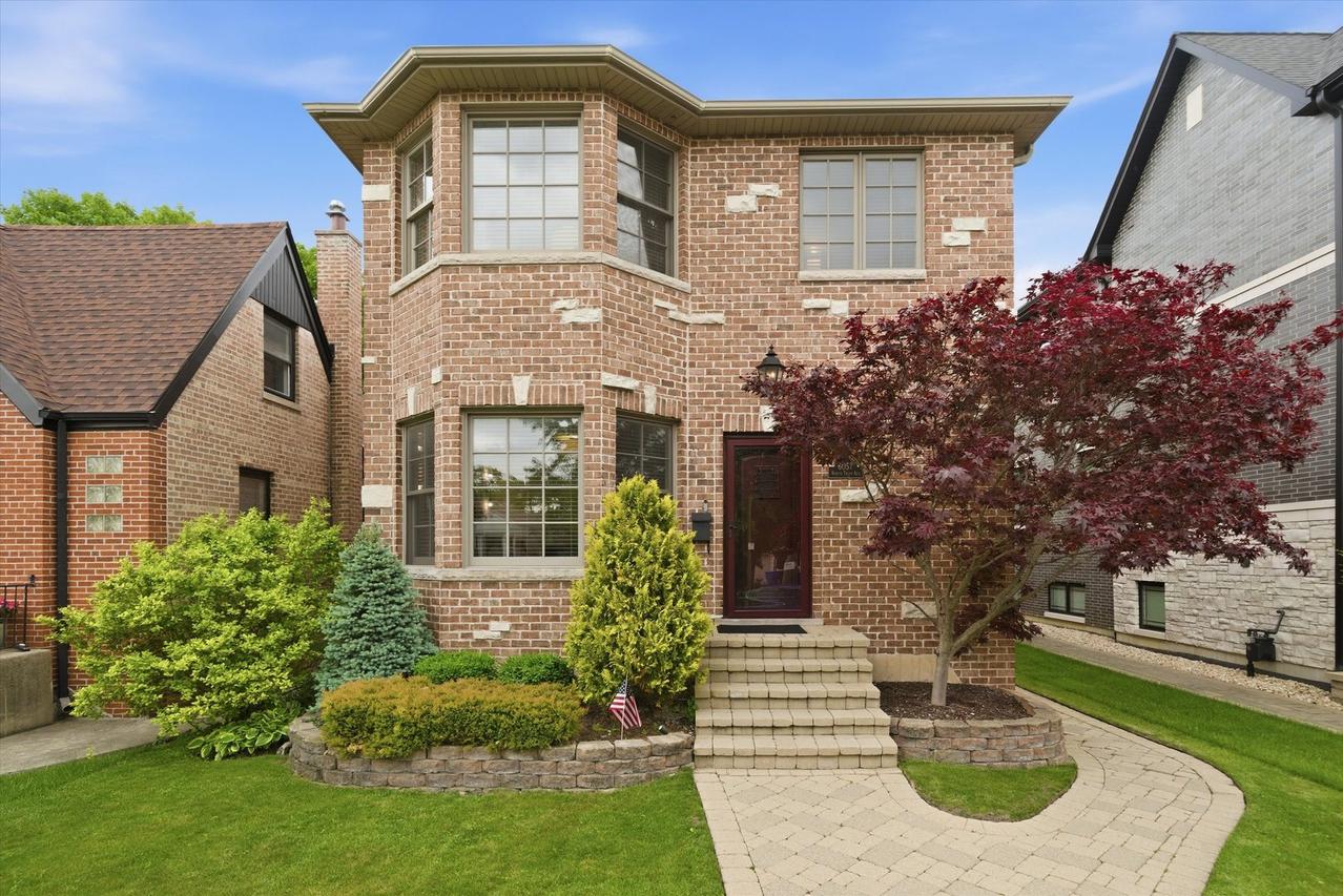 6057 N Tripp Ave., Chicago, IL 60646