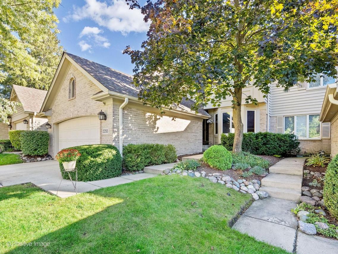 2255 Durand Dr., Downers Grove, IL 60515