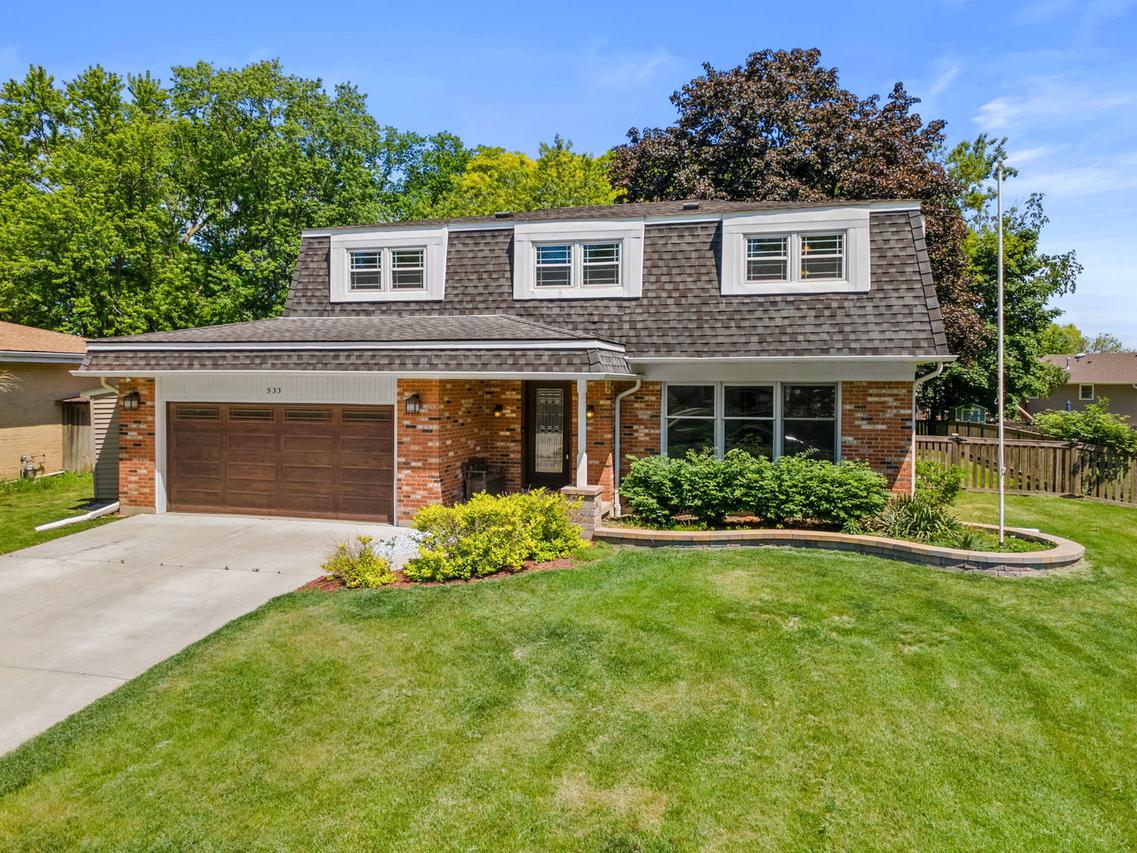 533 N Beck Rd., Lindenhurst, IL 60046